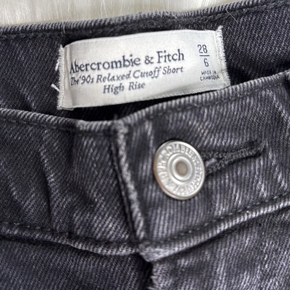 Abercrombie Black The 90’s Relaxed High Rise Cut Offs - Picture 3 of 7